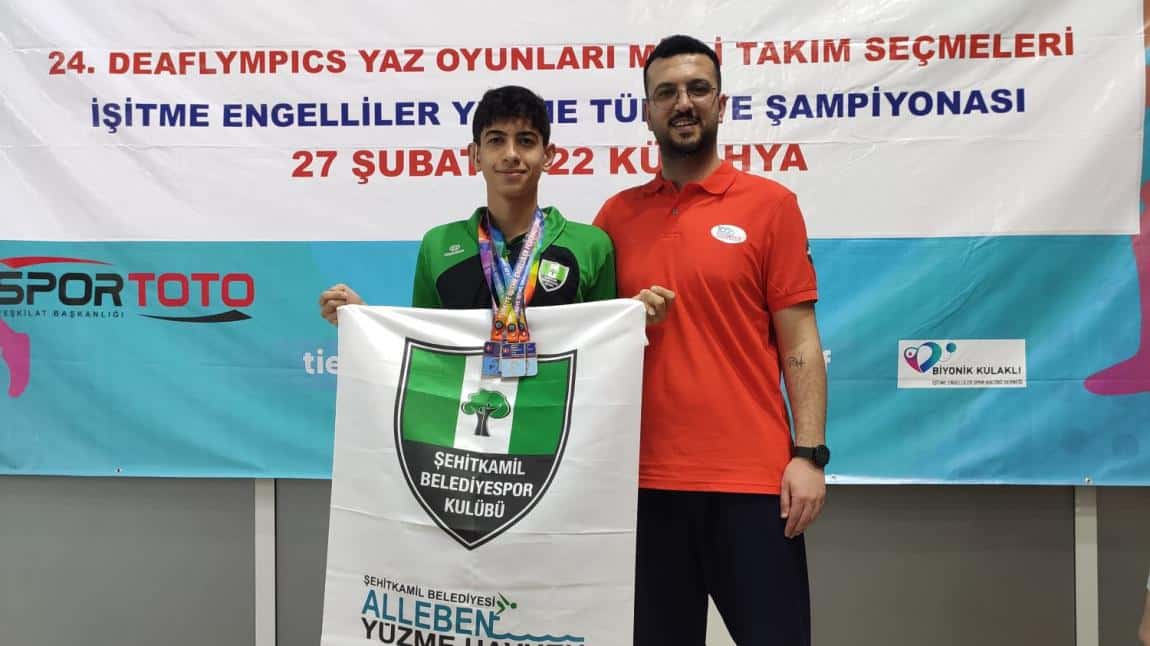 Okulumuz Hazırlık E  sınıfı öğrencilerinden  Mehmet Bulut Yüzmede Milli  takımı seçilerek çok büyük bir başarıya imza atmıştır.