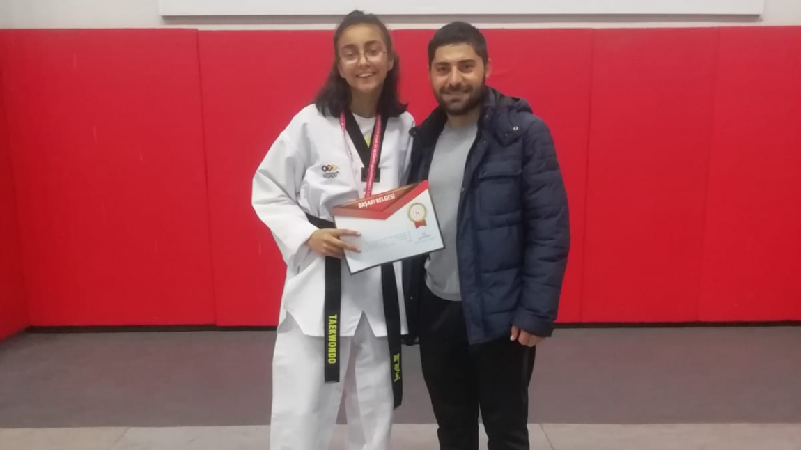 Taekwondo  Genç Kızlar 55 kg. yarışmalarında okulumuz öğrencilerinden Buket DEMIR  yapılan maclar neticesinde  Gaziantep 3.su olarak Türkiye şampiyonasına katılmaya hak kazandı. 